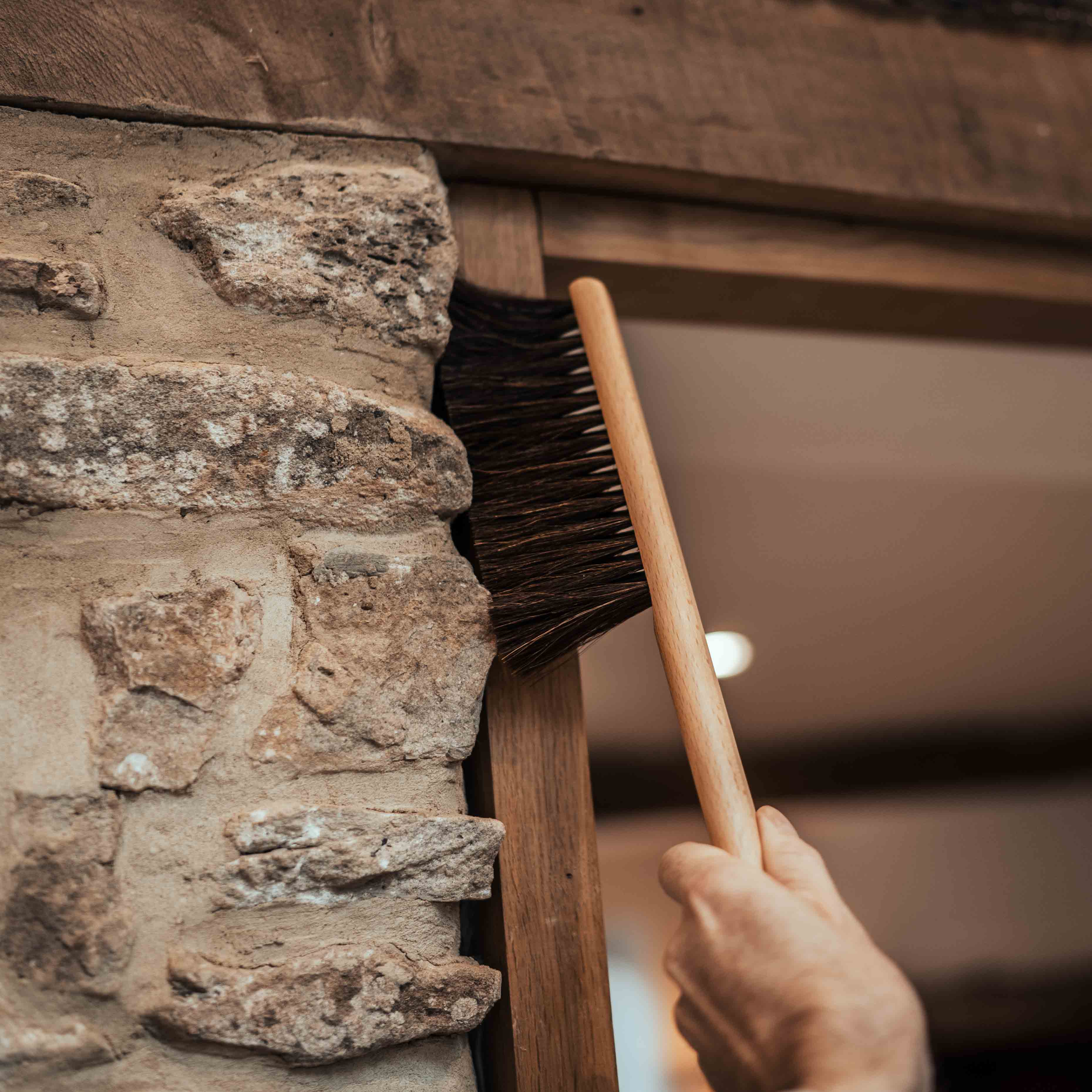 SPLIT HORSEHAIR HAND BRUSH