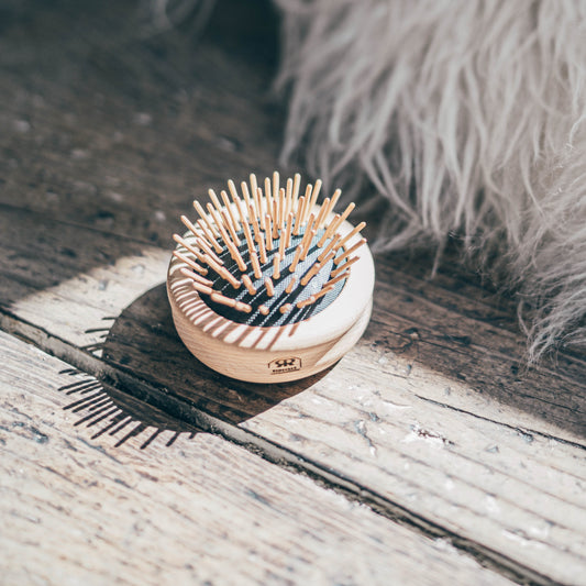 Pop-up Hairbrush